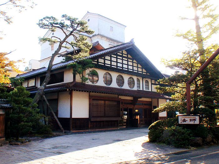 hoshi-ryokan-hotel-002.jpg