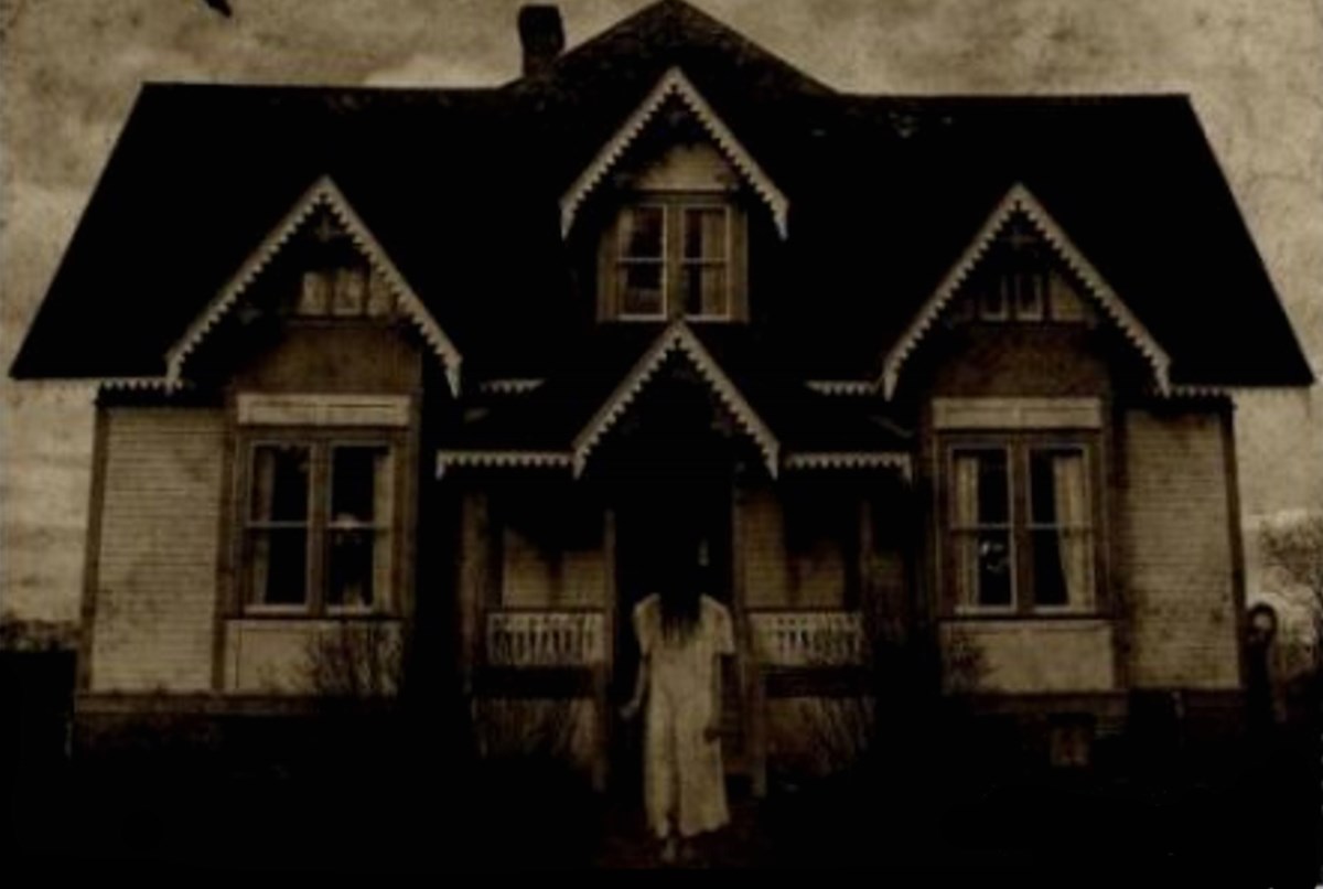 dark_dark_house_photo1.jpg