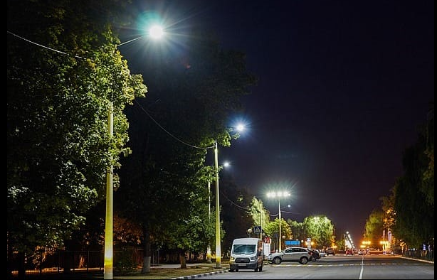 Жарықшамдар орнатылуда
