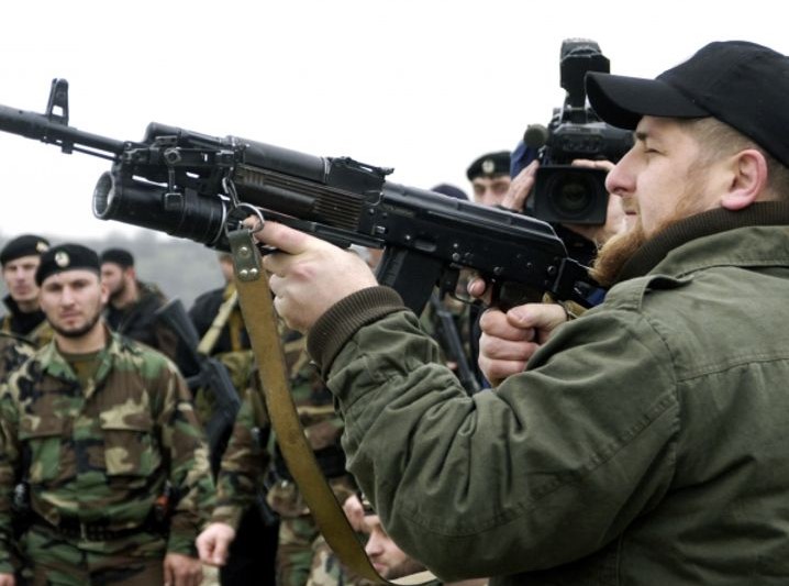 Бағдаршаммен атысып жүрген Рамзан Қадыровтың әскері елді күлдірді (видео)