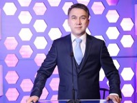 Есен Елеукен: Анаңның жанында тура бір балалық шағыңа оралғандай күй кешесің